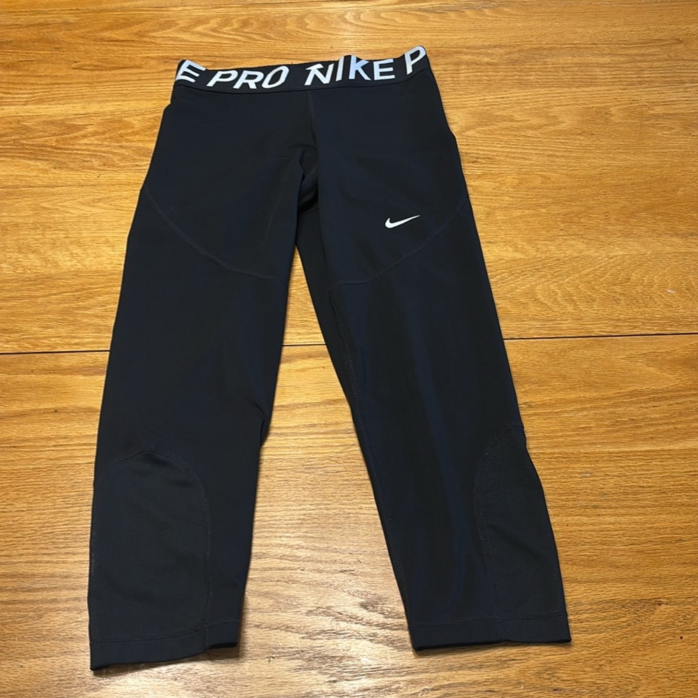 Nike women’s 3 Piece Set with Mint Green Nike Tank. The top is NWT. - Picture 10 of 14